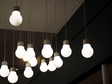 Tavanda yüklü Elektrik Aydınlatma lambası