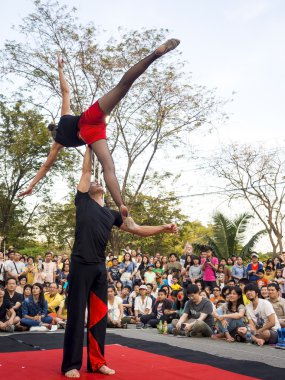 Sanatçı Bangkok sokakta eylem göster: 2014