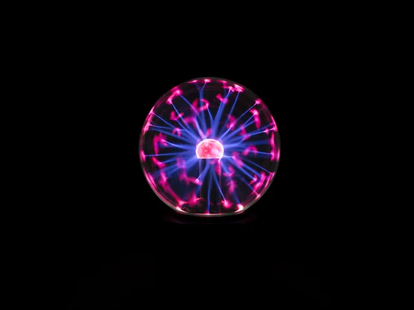 Étincelle électrique sur boule plasma — Photo