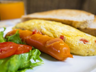 pişmiş sosis, Anadolu ve sebze