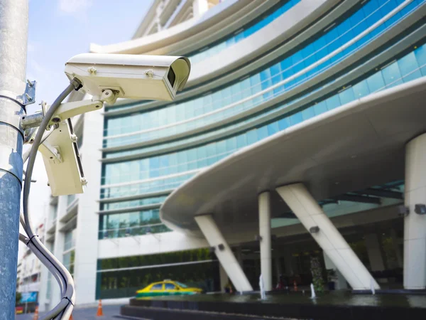 Cctv de seguridad instalado en el poste — Foto de Stock