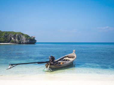 güzel deniz manzarası ve mavi gökyüzü