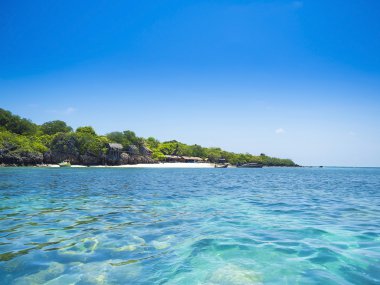 güzel deniz manzarası ve mavi gökyüzü