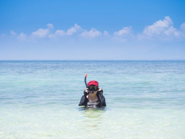 Şnorkel yaz tatile giyen kadın