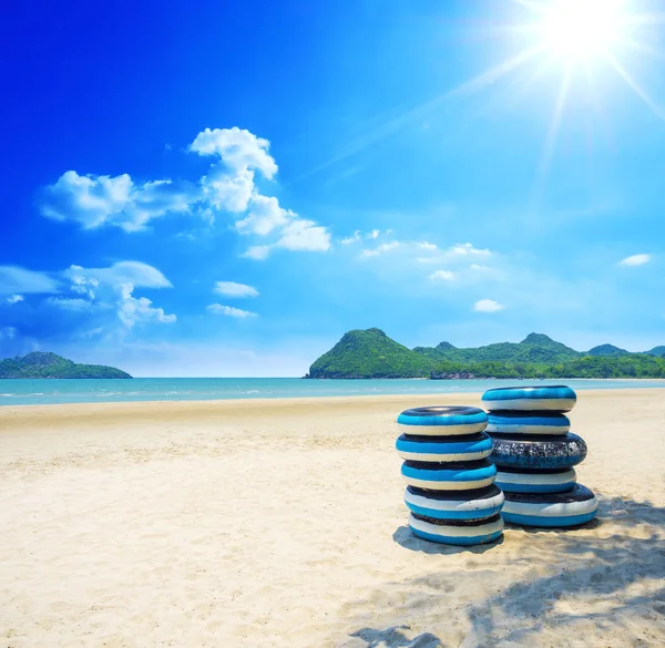 Hermosa playa de arena en el día soleado —  Fotos de Stock