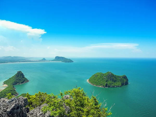 美丽的大海岸边上热带夏季时间 — 图库照片