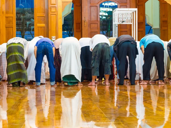 Asian Muslim peple are praying at masjid — Stock Photo, Image