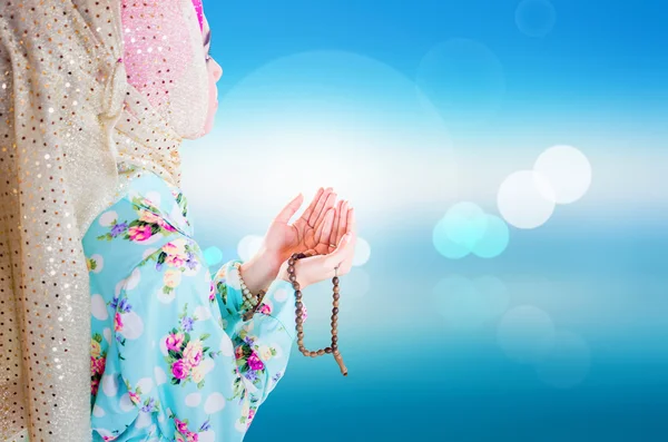 Young muslim woman praying for Allah — Stock Photo, Image