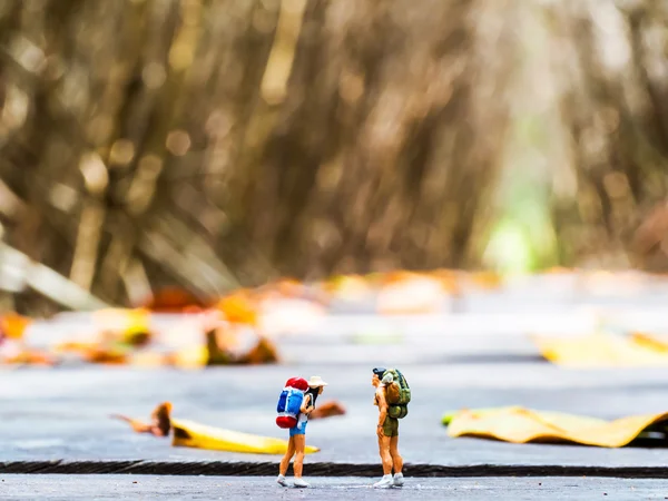 Adorável brinquedo plástico de pé ao ar livre — Fotografia de Stock