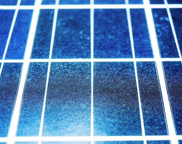 Primer plano de la célula solar en la generación fotovoltaica de luz solar — Foto de Stock