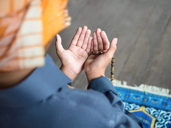 Muslim child praying for Allah — Stock Photo, Image