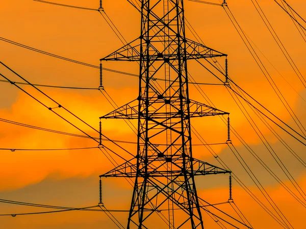 High voltage transmission line on the metal tower — Stock Photo, Image