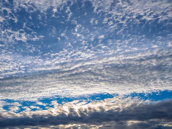 Vackra moln på himlen på morgonen — Stockfoto