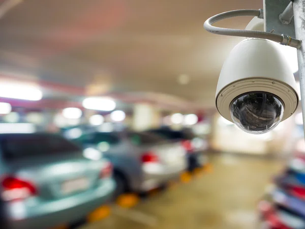 Telecamera cctv installata sul parcheggio — Foto Stock