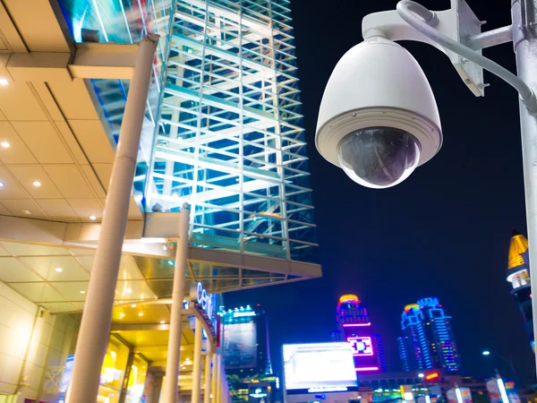 Cámara de seguridad de vigilancia o CCTV en el centro comercial — Foto de Stock