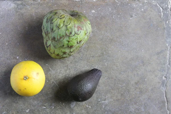 Cherimoya Naranja y Aguacate — Foto de Stock