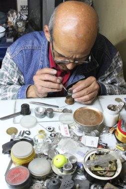 Kol saatini tamir Peru