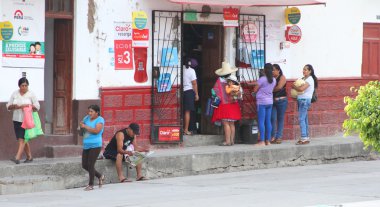 Küçük mağaza Peru doğrultusunda bekleyenler