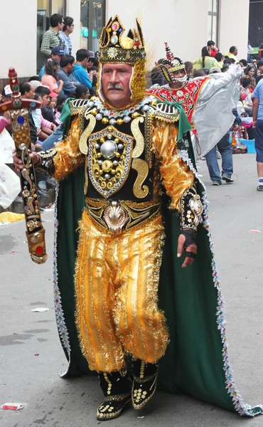 Karnevalskönig marschiert bei Umzug in Peru — Stockfoto
