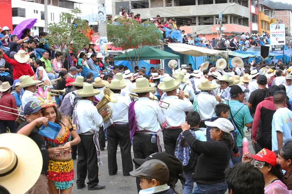 Band Plays During Carnival Parade in Peru — Stock Photo, Image