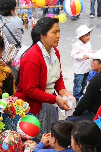 Woman Sells Toys at Carnival in Peru — Stock Photo, Image