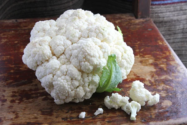 Close up of Whole White Cauliflower — Stock Photo, Image