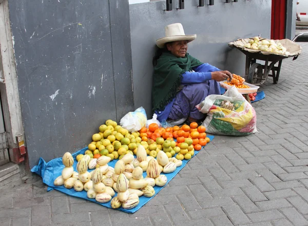 Woman Sells Fruit on Street in Peru — Stock Photo, Image