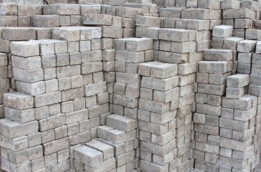 Yığılmış çimento tuğla