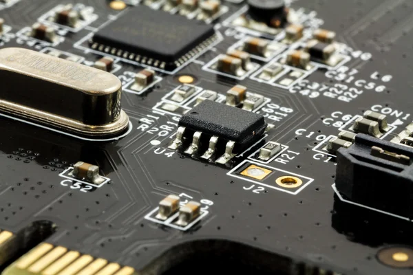 Baskılı devre kartı (Pcb) ile ICS, kapasitörler ve Rezistanslar — Stok fotoğraf