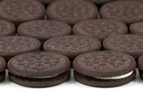 Csokoládé cookie tejszín, fehér háttér kitöltése — Stock Fotó
