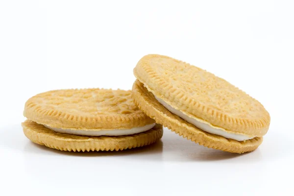 Vanilleplätzchen mit Sahnefüllung auf weißem Hintergrund — Stockfoto