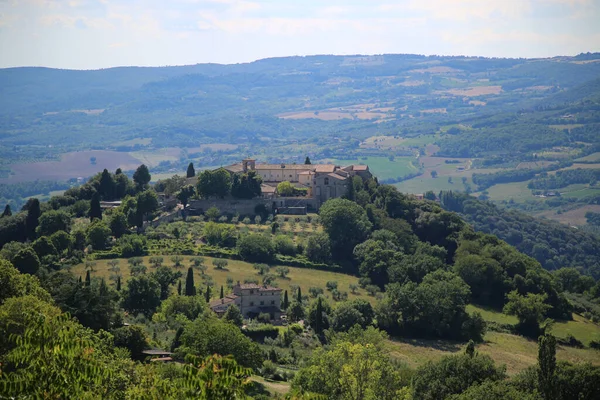 Widok na wieś ze wzgórza miasta Todi — Zdjęcie stockowe