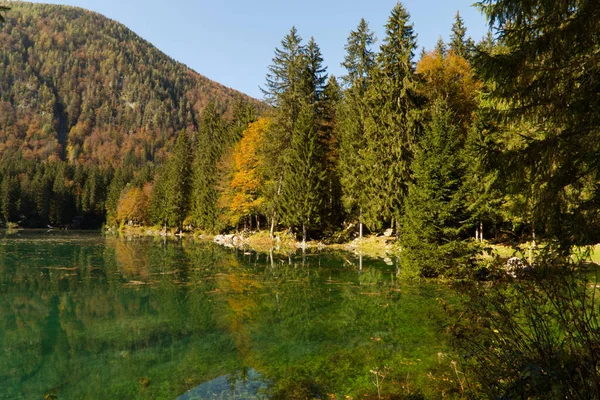 フサイン湖の秋自然公園、イタリア — ストック写真