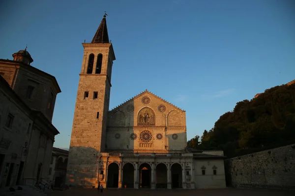 日落时的Spoleto大教堂高质量的照片 — 图库照片