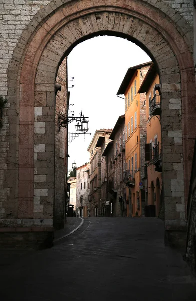 Dettaglio interno della città medievale di Assisi — Foto Stock