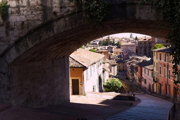 Widok na aleję w mieście Perugia, Włochy — Zdjęcie stockowe