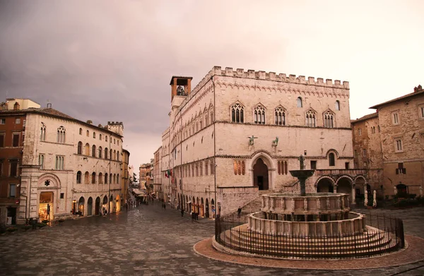Perugia Plaza del 4 de noviembre con vistas al Palazzo dei Priori — Foto de Stock