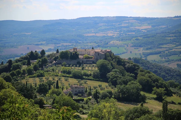 Vista del campo desde la colina de la ciudad de Todi — Foto de Stock