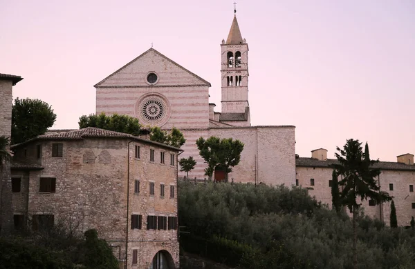 Iglesia de Santa Chiara en Asís, Italia — Foto de Stock