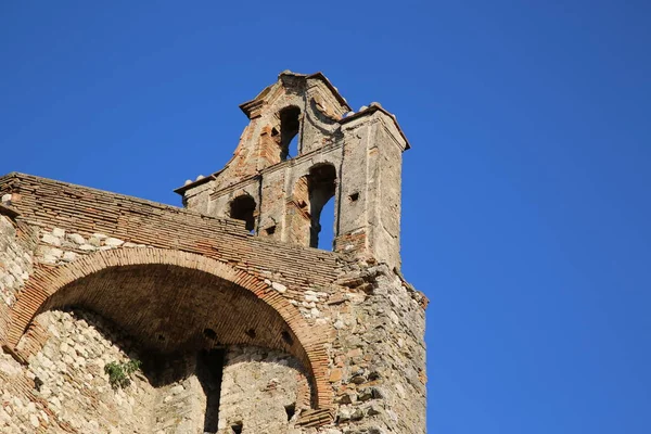 Ruïnes van een oude kerk in de stad Narni — Stockfoto