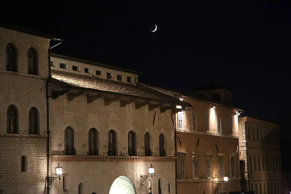 Palacios medievales en Asís por la noche —  Fotos de Stock