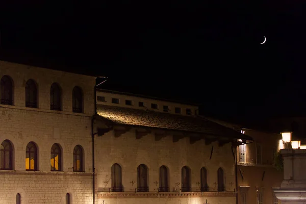Medieval palaces in Assisi in the evening — Stock Photo, Image
