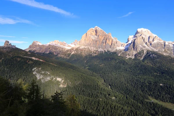 Góry Dolomitów w pobliżu Cortina DAmpezzo — Zdjęcie stockowe