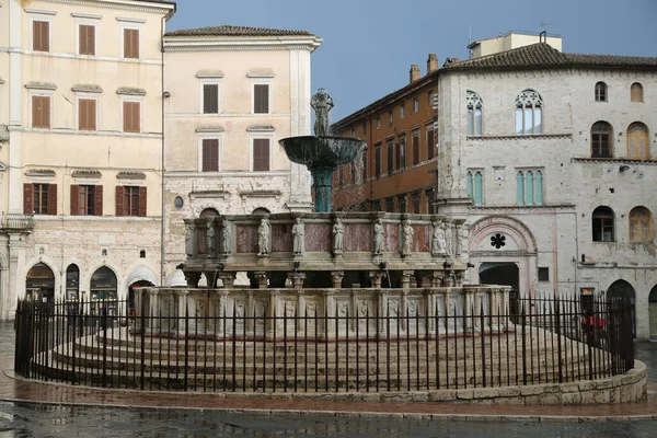 Fontana Maggiore in November 4th square, Perugia, Italy — стокове фото