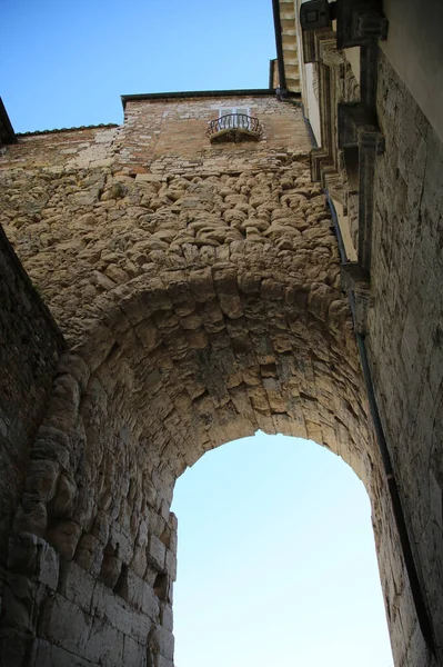 Blick auf den etruskischen Bogen in der Stadt Perugia — Stockfoto