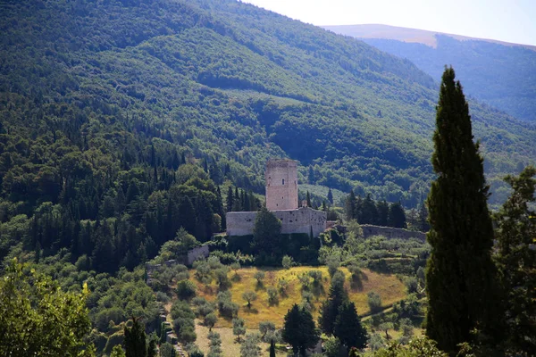 The minor fortress on the hills near Assisi, Italy — Foto de Stock