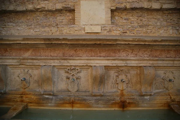 Assisi 'deki Oliviera kaynağı. — Stok fotoğraf