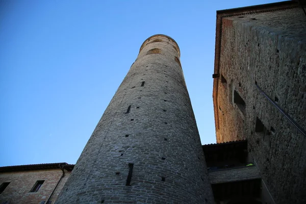이탈리아의 치타 디 카스텔로에 있는 둥근 벨 탑 — 스톡 사진
