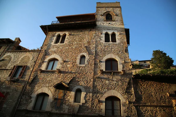 Starověké středověké paláce ve městě Assisi — Stock fotografie