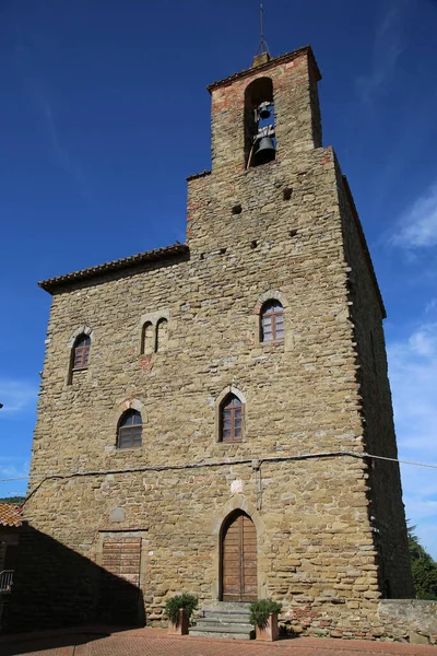 Middeleeuwse paleizen in de stad Panicale in Umbrië, Italië — Stockfoto